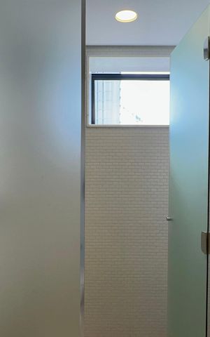 Apartamento à venda com 107m², 1 quarto e 1 vaga Apartamento à venda com 107m², 1 quarto e 1 vagaBanheiro da Suíte