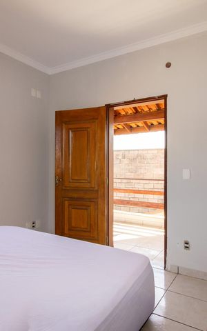 Casa à venda com 355m², 4 quartos e 5 vagas Casa à venda com 355m², 4 quartos e 5 vagasSuíte