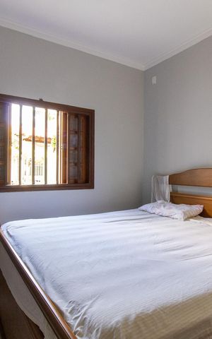 Casa à venda com 355m², 4 quartos e 5 vagas Casa à venda com 355m², 4 quartos e 5 vagasQuarto 4