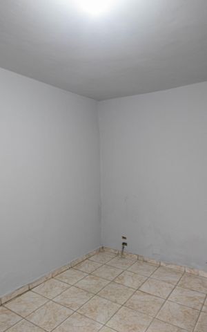 Casa à venda com 120m², 1 quarto e 7 vagas Casa à venda com 120m², 1 quarto e 7 vagasSala