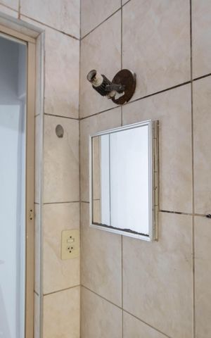 Casa à venda com 120m², 1 quarto e 7 vagas Casa à venda com 120m², 1 quarto e 7 vagasBanheiro