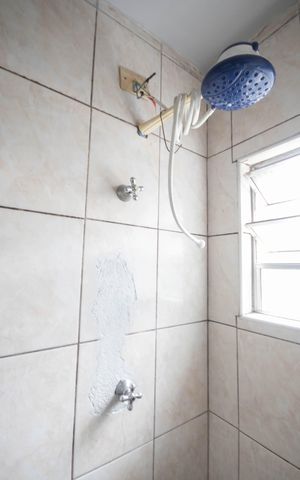 Casa à venda com 120m², 1 quarto e 7 vagas Casa à venda com 120m², 1 quarto e 7 vagasBanheiro