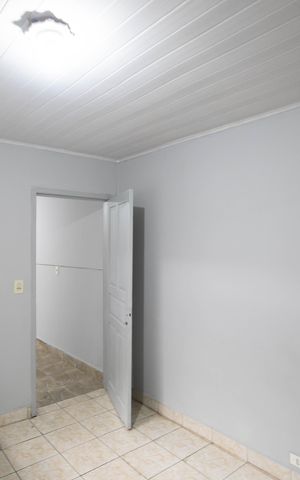 Casa à venda com 120m², 1 quarto e 7 vagas Casa à venda com 120m², 1 quarto e 7 vagasCozinha