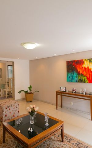Casa à venda com 165m², 4 quartos e 2 vagas Casa à venda com 165m², 4 quartos e 2 vagasSala