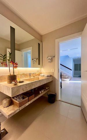 Casa de condomínio à venda com 860m², 4 quartos e 4 vagas Casa de condomínio à venda com 860m², 4 quartos e 4 vagasLavabo
