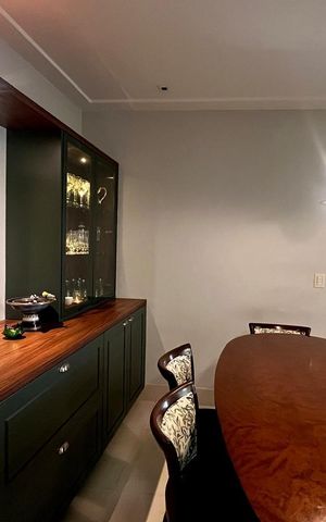 Casa de condomínio à venda com 860m², 4 quartos e 4 vagas Casa de condomínio à venda com 860m², 4 quartos e 4 vagasSala de Jantar