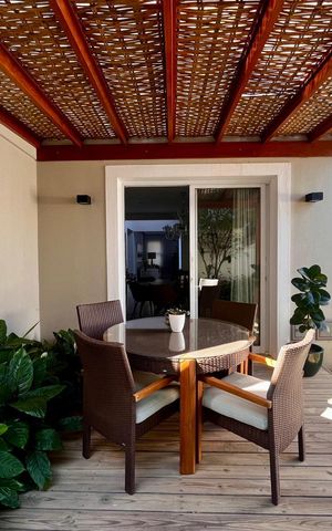 Casa de condomínio à venda com 860m², 4 quartos e 4 vagas Casa de condomínio à venda com 860m², 4 quartos e 4 vagasÁrea externa