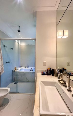 Casa de condomínio à venda com 860m², 4 quartos e 4 vagas Casa de condomínio à venda com 860m², 4 quartos e 4 vagasBanheiro da Suíte 3