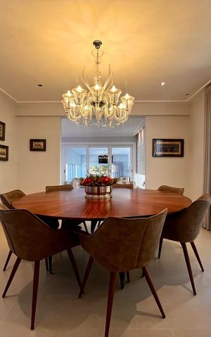 Casa de condomínio à venda com 860m², 4 quartos e 4 vagas Casa de condomínio à venda com 860m², 4 quartos e 4 vagasSala