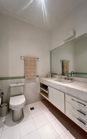Casa de condomínio à venda com 860m², 4 quartos e 4 vagas Casa de condomínio à venda com 860m², 4 quartos e 4 vagasBanheiro da Suíte 2