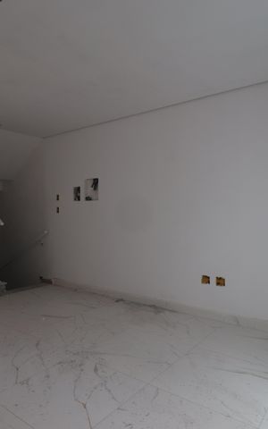 Casa de condomínio à venda com 117m², 2 quartos e 2 vagasSala