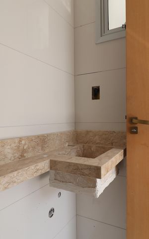 Casa de condomínio à venda com 129m², 3 quartos e 2 vagasLavabo