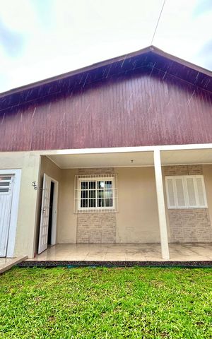 Casa à venda com 141m², 3 quartos e 2 vagas Casa à venda com 141m², 3 quartos e 2 vagasFachada