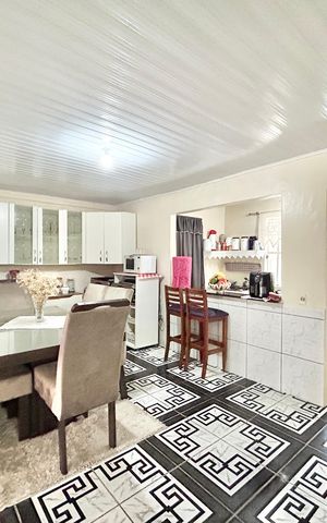 Casa à venda com 141m², 3 quartos e 2 vagas Casa à venda com 141m², 3 quartos e 2 vagasCopa