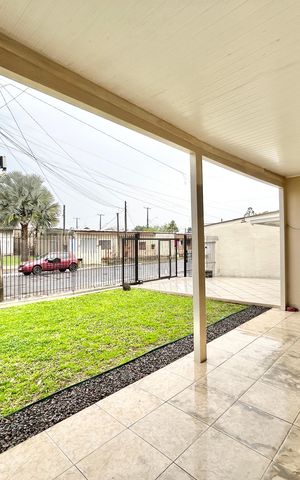 Casa à venda com 141m², 3 quartos e 2 vagas Casa à venda com 141m², 3 quartos e 2 vagasÁrea Externa