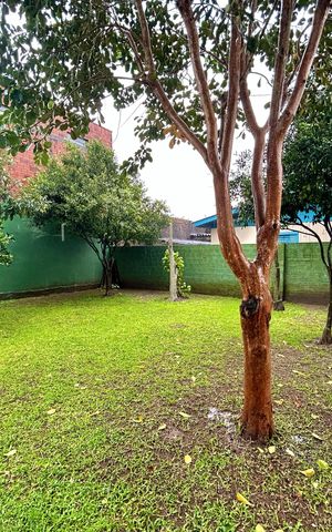 Casa à venda com 141m², 3 quartos e 2 vagas Casa à venda com 141m², 3 quartos e 2 vagasÁrea Externa