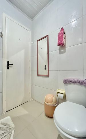 Casa à venda com 141m², 3 quartos e 2 vagas Casa à venda com 141m², 3 quartos e 2 vagasBanheiro