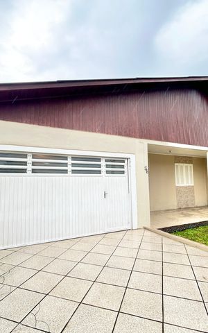Casa à venda com 141m², 3 quartos e 2 vagas Casa à venda com 141m², 3 quartos e 2 vagasFachada