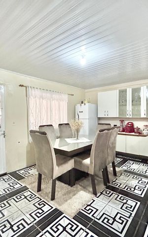 Casa à venda com 141m², 3 quartos e 2 vagas Casa à venda com 141m², 3 quartos e 2 vagasCopa