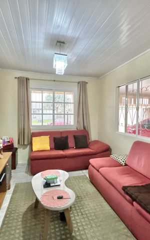 Casa à venda com 141m², 3 quartos e 2 vagas Casa à venda com 141m², 3 quartos e 2 vagasSala
