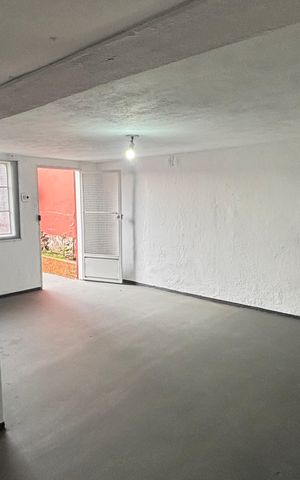 Casa para alugar com 150m², 2 quartos e 2 vagas Casa para alugar com 150m², 2 quartos e 2 vagasPorão