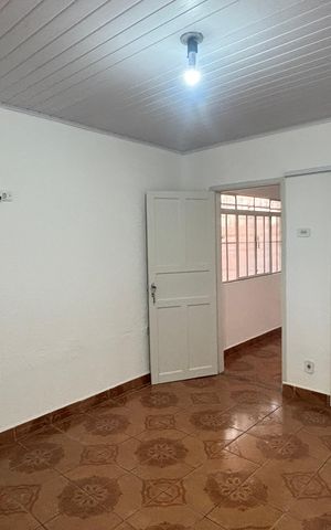 Casa para alugar com 150m², 2 quartos e 2 vagas Casa para alugar com 150m², 2 quartos e 2 vagasSuite