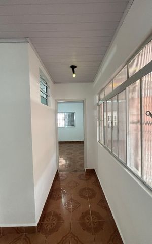 Casa para alugar com 150m², 2 quartos e 2 vagas Casa para alugar com 150m², 2 quartos e 2 vagasCorredor