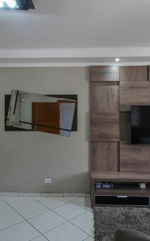 Casa à venda com 180m², 6 quartos e 3 vagas Casa à venda com 180m², 6 quartos e 3 vagasSala