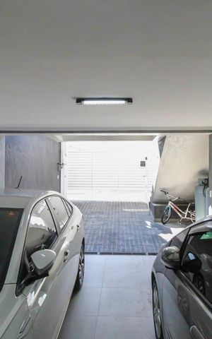 Casa à venda com 180m², 6 quartos e 3 vagas Casa à venda com 180m², 6 quartos e 3 vagasGaragem