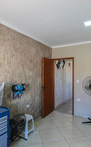Casa à venda com 180m², 6 quartos e 3 vagas Casa à venda com 180m², 6 quartos e 3 vagasQuarto 1