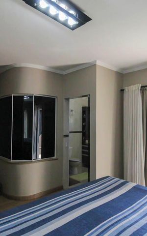 Casa à venda com 180m², 6 quartos e 3 vagas Casa à venda com 180m², 6 quartos e 3 vagasSuíte 1