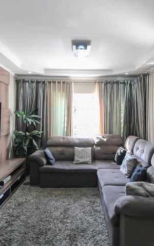Casa à venda com 180m², 6 quartos e 3 vagas Casa à venda com 180m², 6 quartos e 3 vagasSala