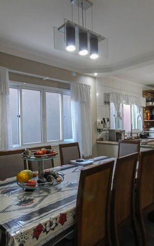 Casa à venda com 180m², 6 quartos e 3 vagas Casa à venda com 180m², 6 quartos e 3 vagasSala de Jantar