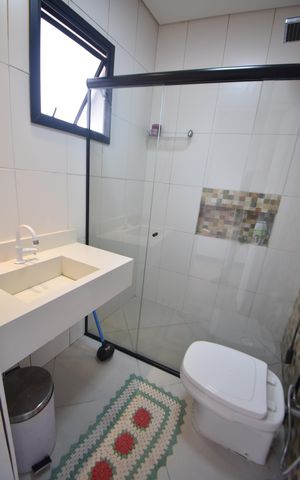 Casa para alugar com 237m², 4 quartos e 5 vagas Casa para alugar com 237m², 4 quartos e 5 vagasBanheiro Suíte 3