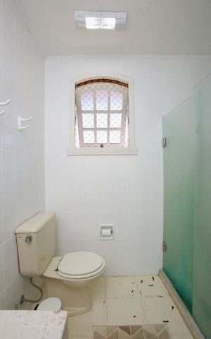 Casa de condomínio à venda com 200m², 3 quartos e 2 vagas Casa de condomínio à venda com 200m², 3 quartos e 2 vagasBanheiro