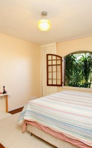 Casa de condomínio à venda com 200m², 3 quartos e 2 vagas Casa de condomínio à venda com 200m², 3 quartos e 2 vagasQuarto