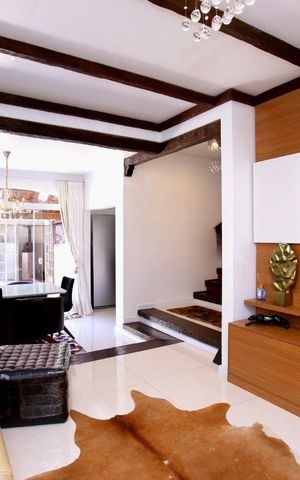 Casa de condomínio à venda com 200m², 3 quartos e 2 vagas Casa de condomínio à venda com 200m², 3 quartos e 2 vagasSala