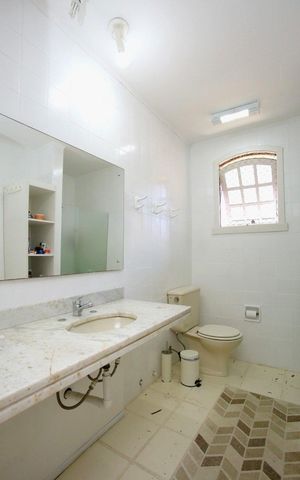 Casa de condomínio à venda com 200m², 3 quartos e 2 vagas Casa de condomínio à venda com 200m², 3 quartos e 2 vagasBanheiro