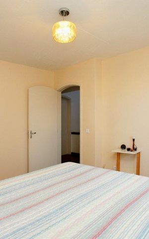 Casa de condomínio à venda com 200m², 3 quartos e 2 vagas Casa de condomínio à venda com 200m², 3 quartos e 2 vagasQuarto