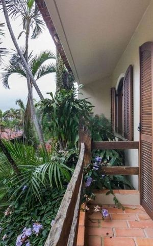 Casa de condomínio à venda com 200m², 3 quartos e 2 vagas Casa de condomínio à venda com 200m², 3 quartos e 2 vagasSacada