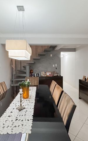 Casa à venda com 174m², 3 quartos e sem vaga Casa à venda com 174m², 3 quartos e sem vagaSala