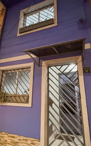 Casa à venda com 174m², 3 quartos e sem vaga Casa à venda com 174m², 3 quartos e sem vagaFachada