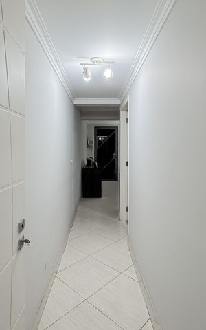 Casa à venda com 174m², 3 quartos e sem vaga Casa à venda com 174m², 3 quartos e sem vagaCorredor
