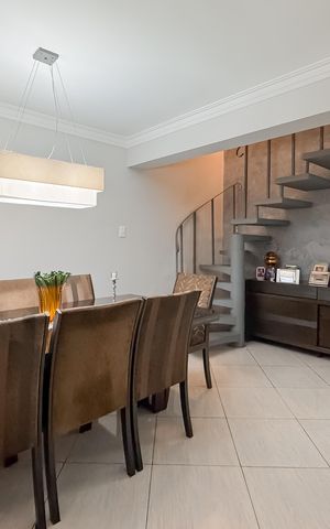 Casa à venda com 174m², 3 quartos e sem vaga Casa à venda com 174m², 3 quartos e sem vagaSala
