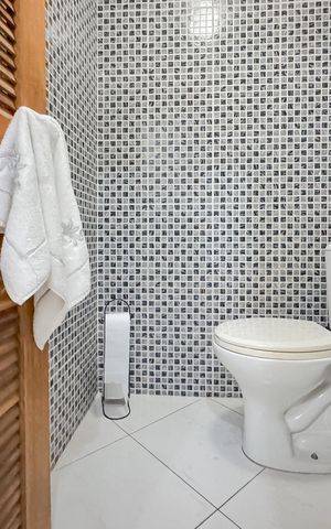 Casa à venda com 174m², 3 quartos e sem vaga Casa à venda com 174m², 3 quartos e sem vagaBanheiro