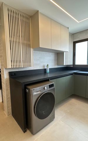 Apartamento à venda com 287m², 3 quartos e 4 vagas Apartamento à venda com 287m², 3 quartos e 4 vagasÁrea de Serviço
