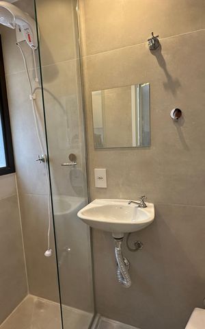 Apartamento à venda com 287m², 3 quartos e 4 vagas Apartamento à venda com 287m², 3 quartos e 4 vagasBanheiro de serviço