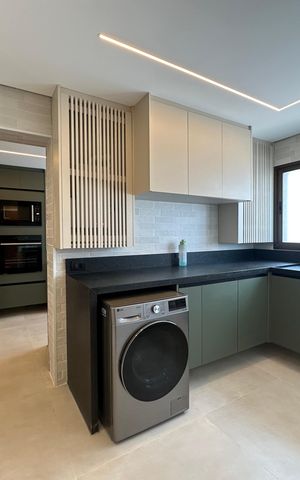 Apartamento à venda com 287m², 3 quartos e 4 vagas Apartamento à venda com 287m², 3 quartos e 4 vagasÁrea de Serviço