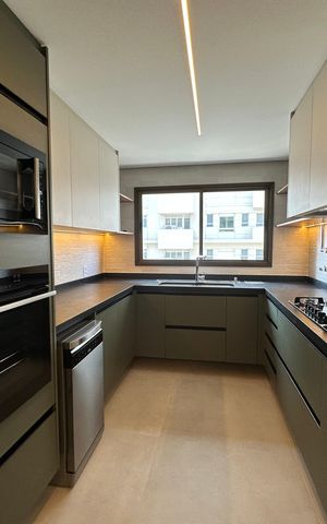 Apartamento à venda com 287m², 3 quartos e 4 vagas Apartamento à venda com 287m², 3 quartos e 4 vagasCozinha