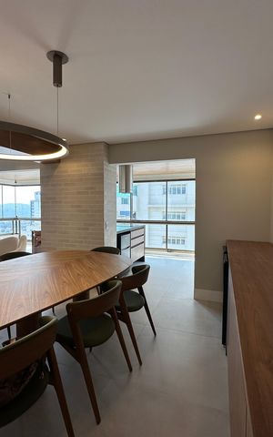 Apartamento à venda com 287m², 3 quartos e 4 vagas Apartamento à venda com 287m², 3 quartos e 4 vagasSala de Jantar